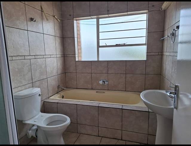 2 BEDROOM PROPERTY TO RENT IN RANDFONTEIN CENTRAL